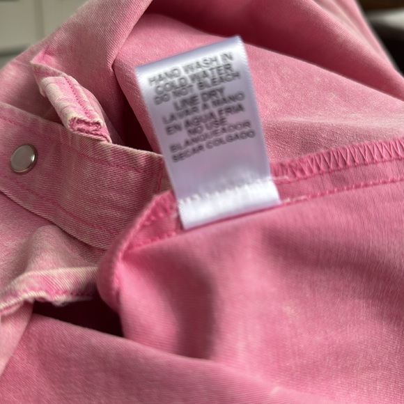 NWT entro pink distressed denim western style shirt with pearl snap buttons - s - Picture 7 of 7